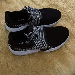 Nautica size 7 athletic shoes
